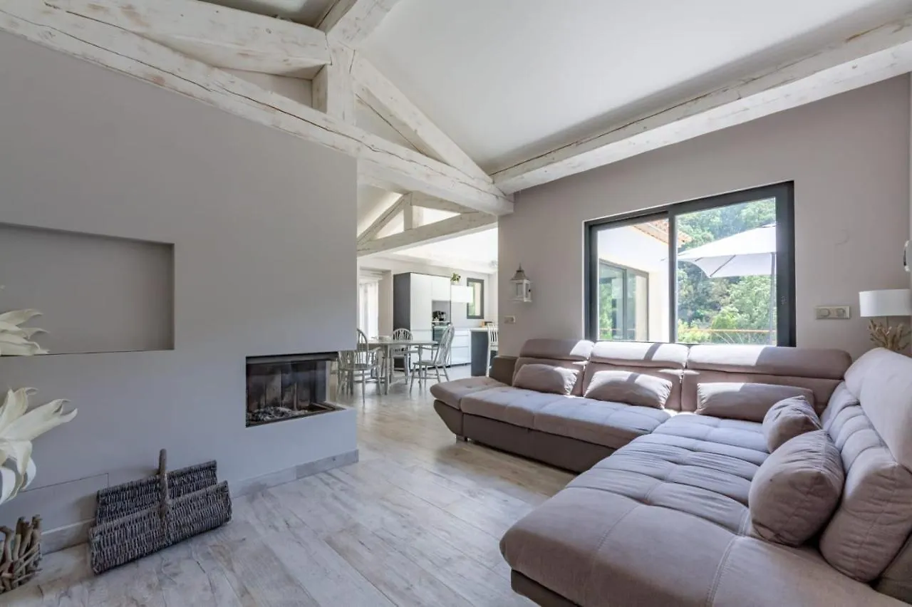 Villa Les Trois J غريمو