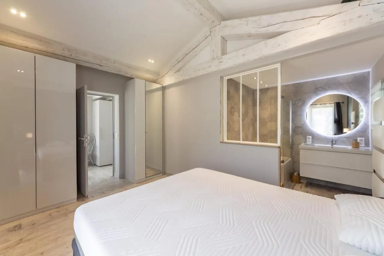 Villa Les Trois J غريمو