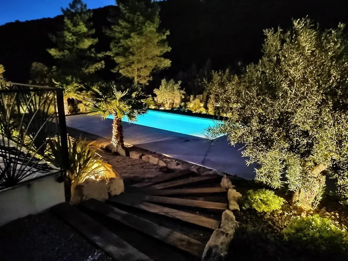 Villa Les Trois J غريمو